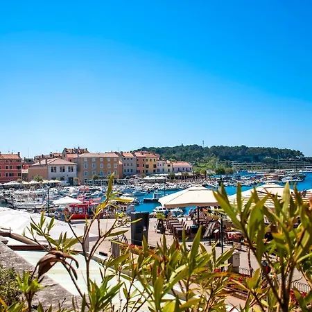 Carera Seaview Апартаменты