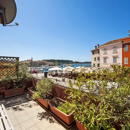 Carera Seaview Апартаменты