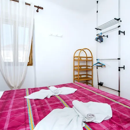 Carera Seaview 로비니